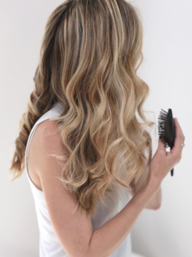 Connecticut life and style blogger, Pinteresting Plans shares a picture tutorial of how to achieve loose curls using the T3 tapered wand on straight hair.