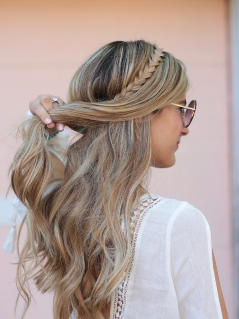 Connecticut life and style blogger, Pinteresting Plans shares a quick and easy braided headband tutorial that uses a faux hair headband for a boho chic look