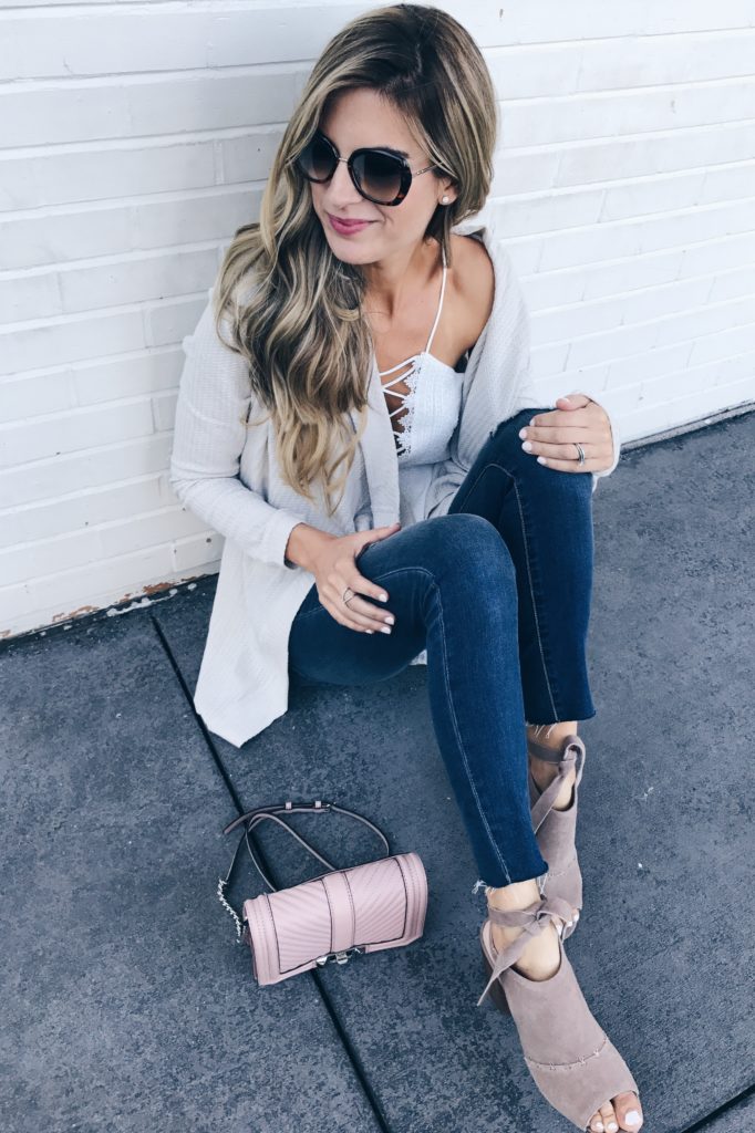 fall-transition-outfits-cardigan-and-camisole-with-skinny-jeans-and-peep-toes-on-pinterestingplans