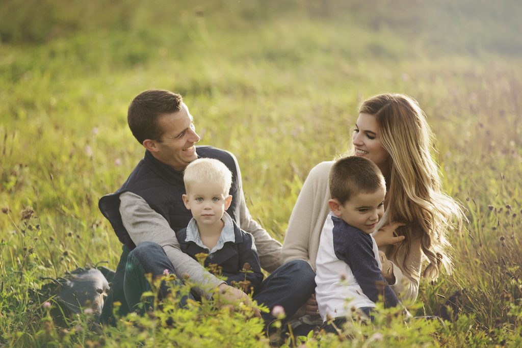 family photo shoot fashion finds - fall family outfits on pinterestingplans