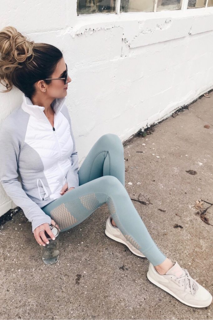  winter fashion trends 2018 - athleisure outfit with retro sneakers on pinterestingplans
