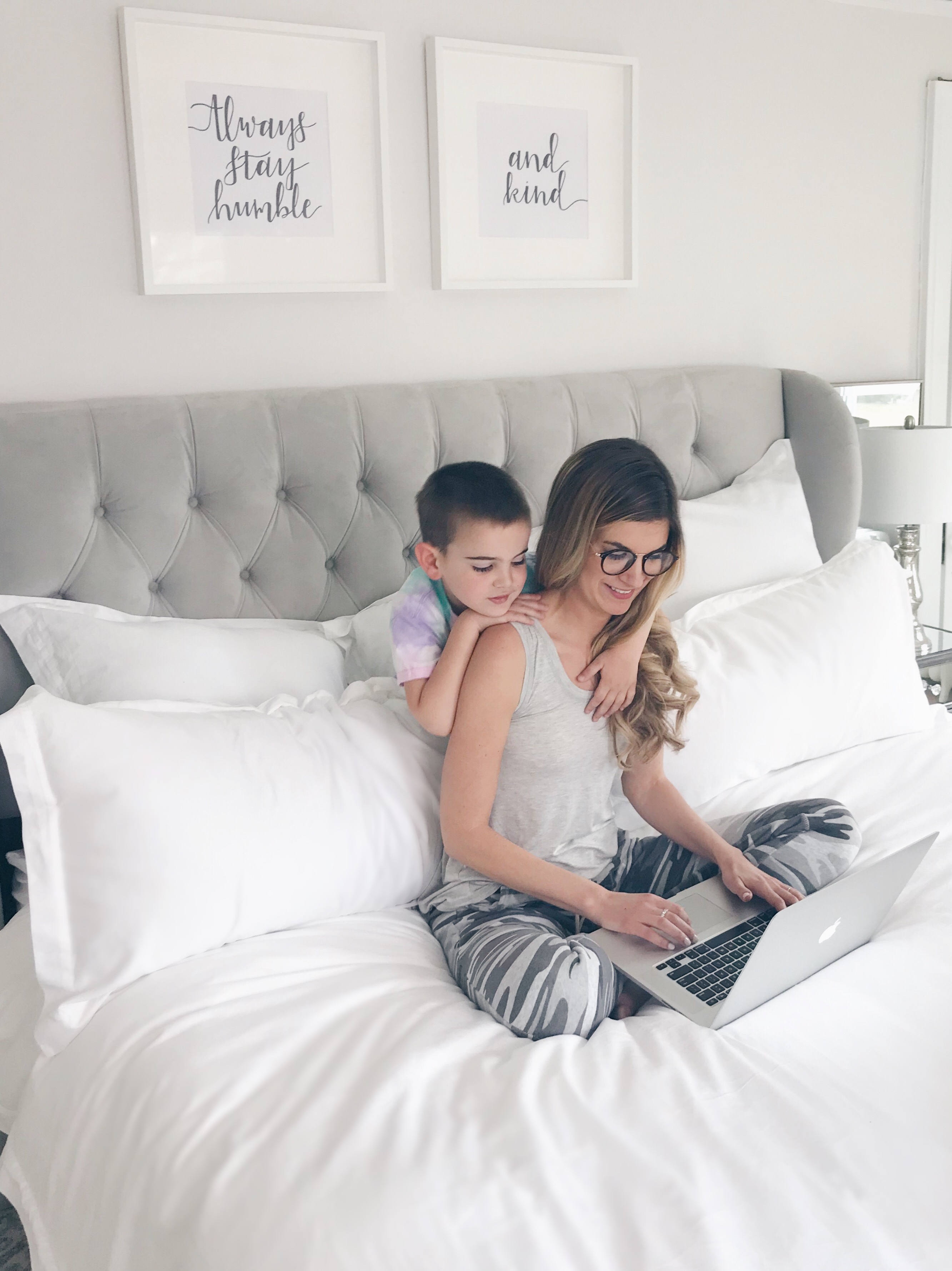 pinteresting plans fashion blogger in master bedroom with organic white bedding
