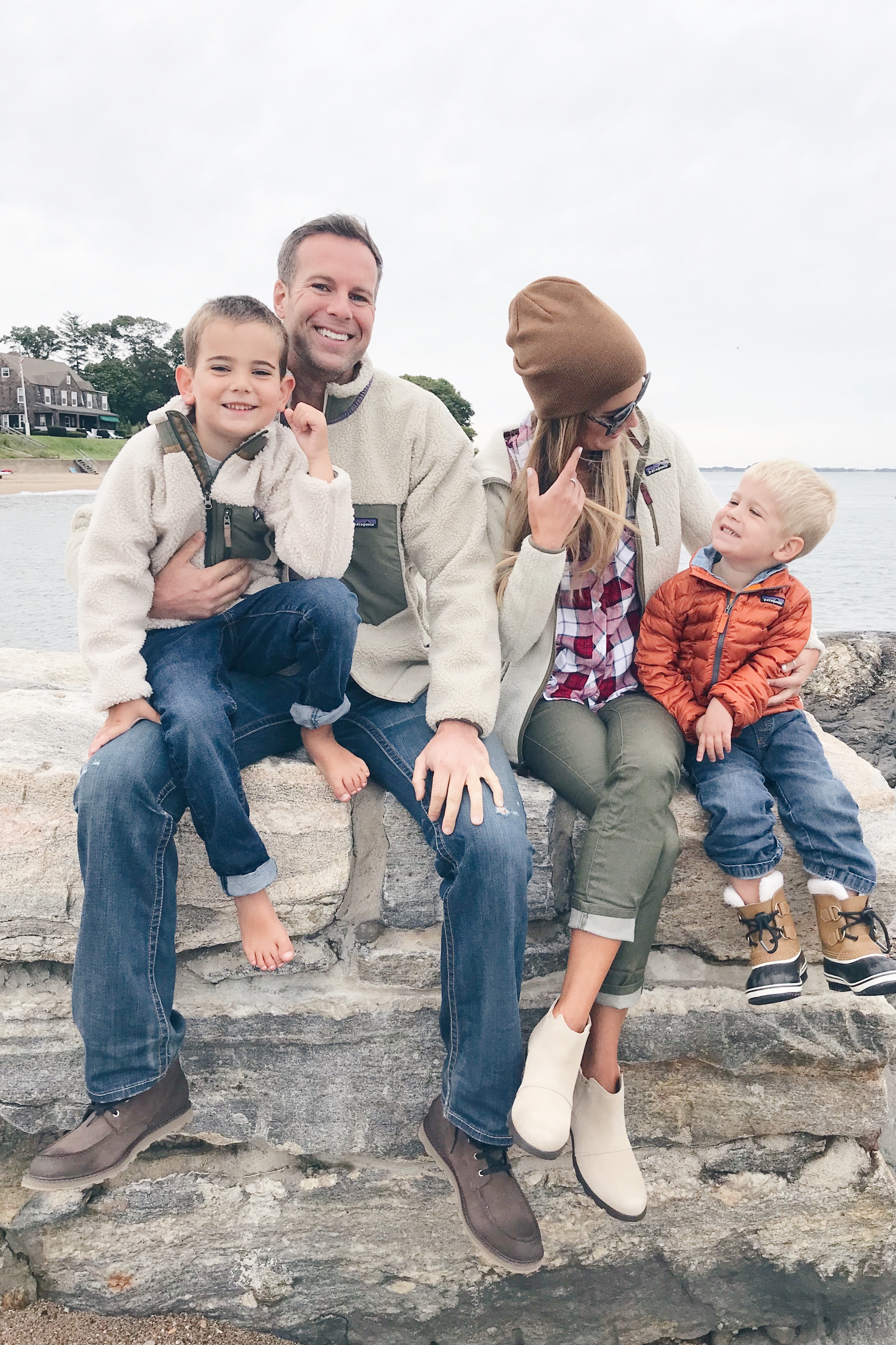 Fall Bucket list for families - Pinteresting Plans fashion blogger at the beach in cute Fall outfit