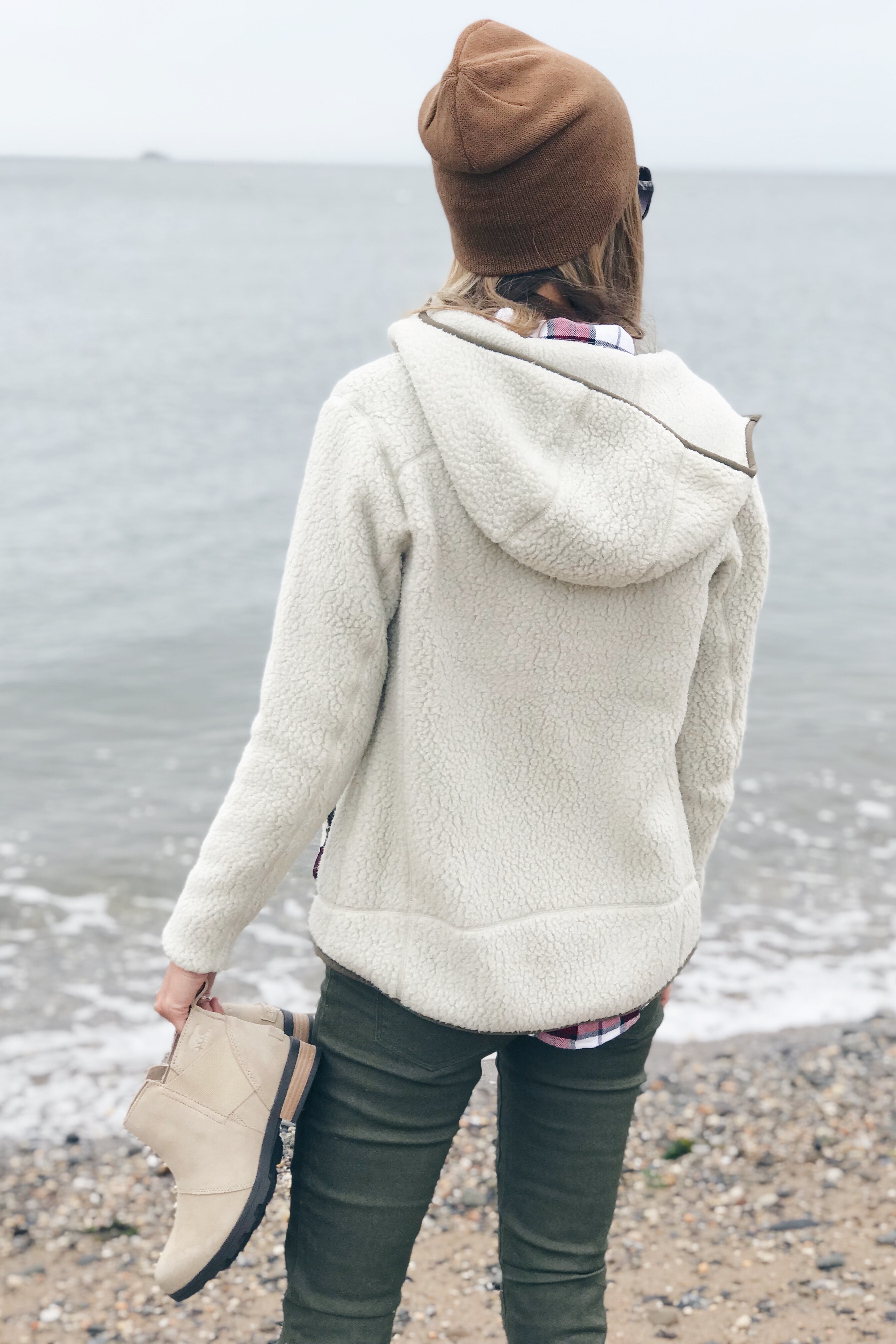 Fall bucket list for families - Pinteresting Plans fashion blogger in Patagonia hoodied jacket