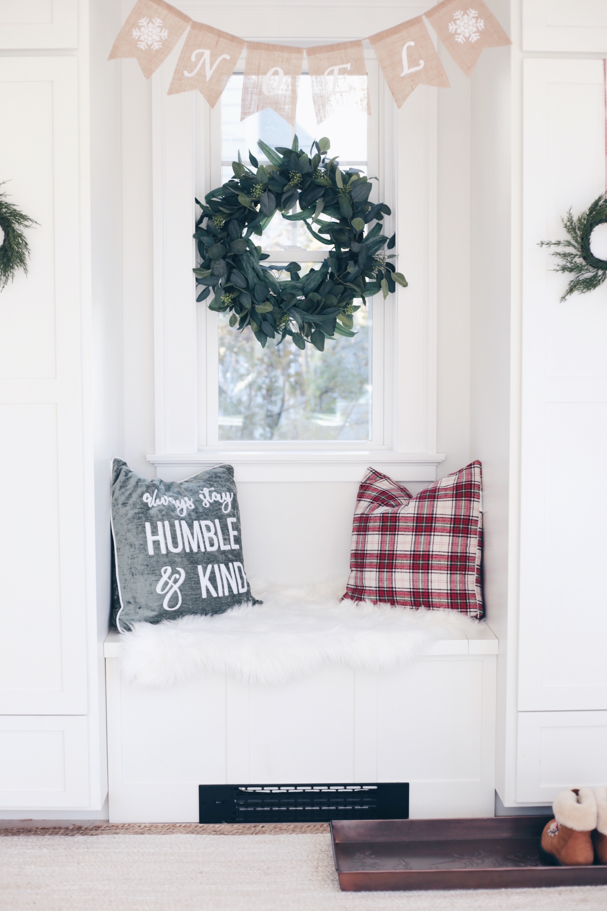 holiday mudroom decor - cozy bench seat on pinteresting plans blog