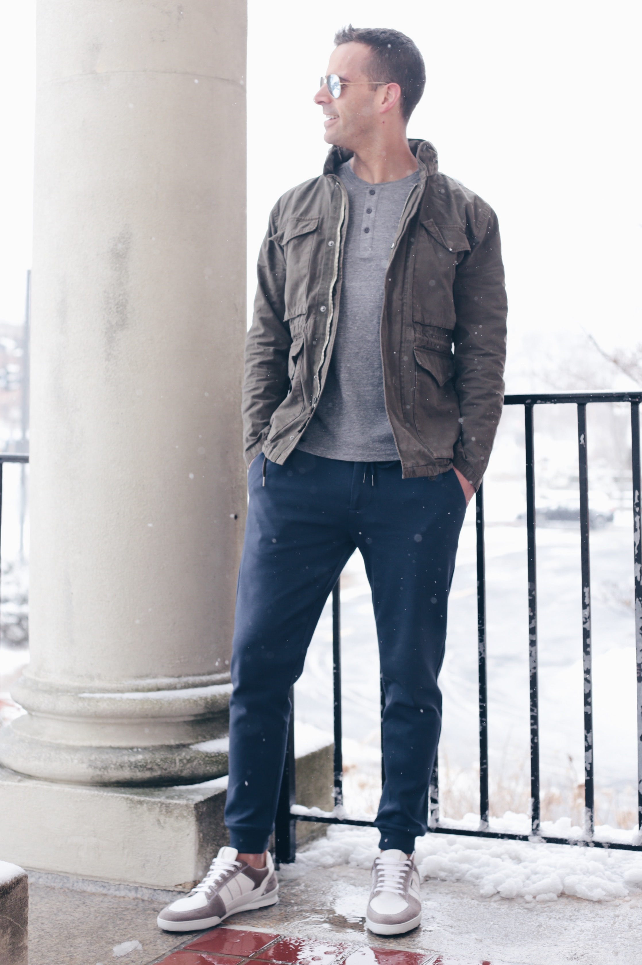  men's spring capsule wardrobe 2019 - men's joggers outfit