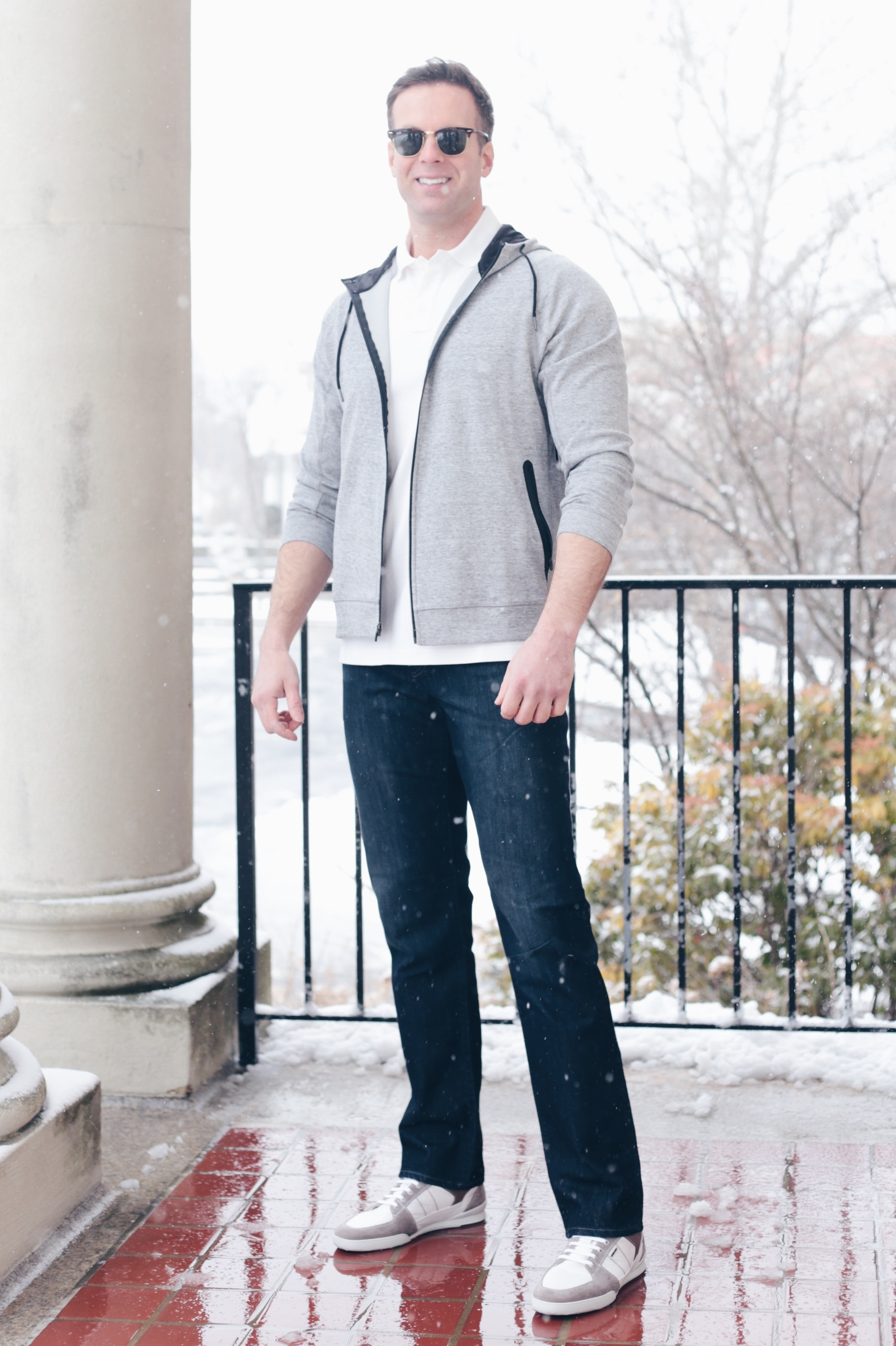  men's spring capsule wardrobe 2019 - white polo and jeans for men's weekend style
