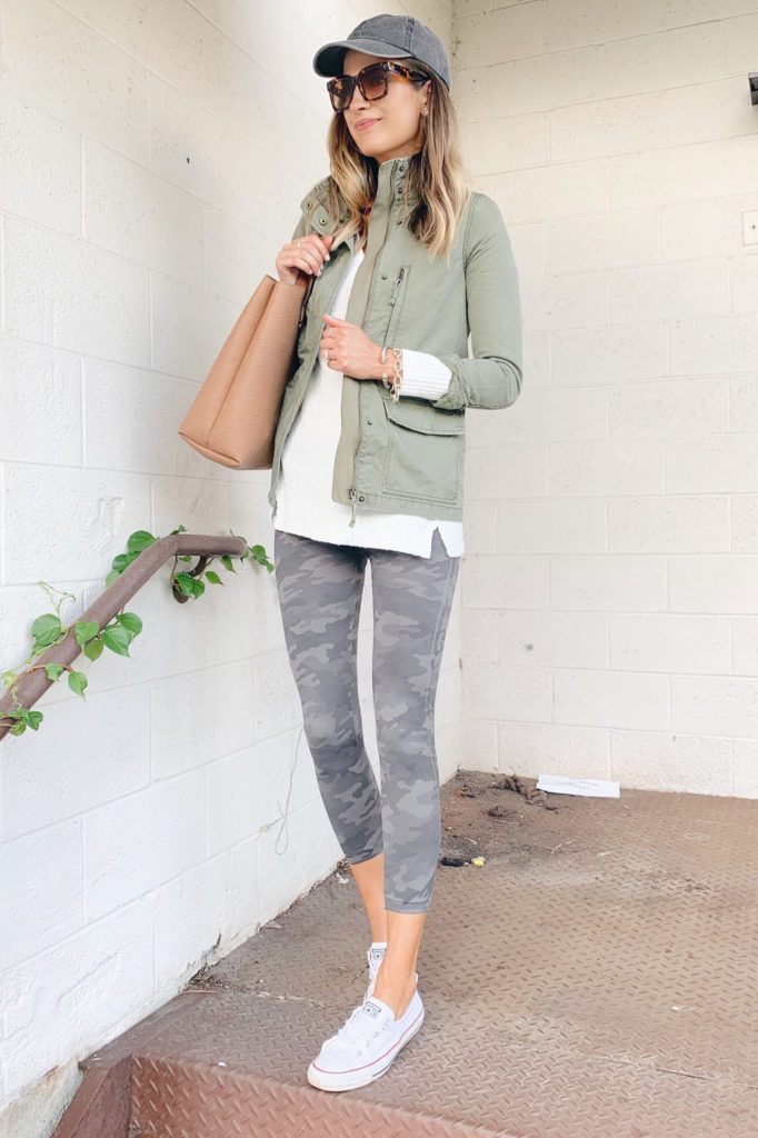 connecticut fashion blogger wearing athleisure fall capsule wardrobe outfit on pinteresting plans blog