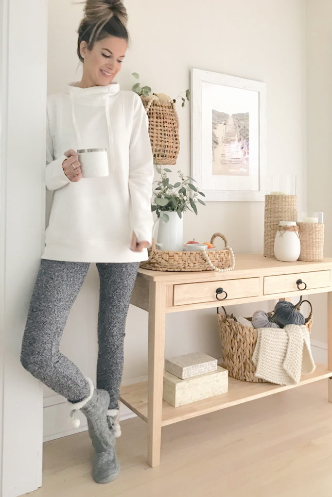 light neutral paint colors 2019 - classic gray by Benjamin Moore - pinteresting plans blog