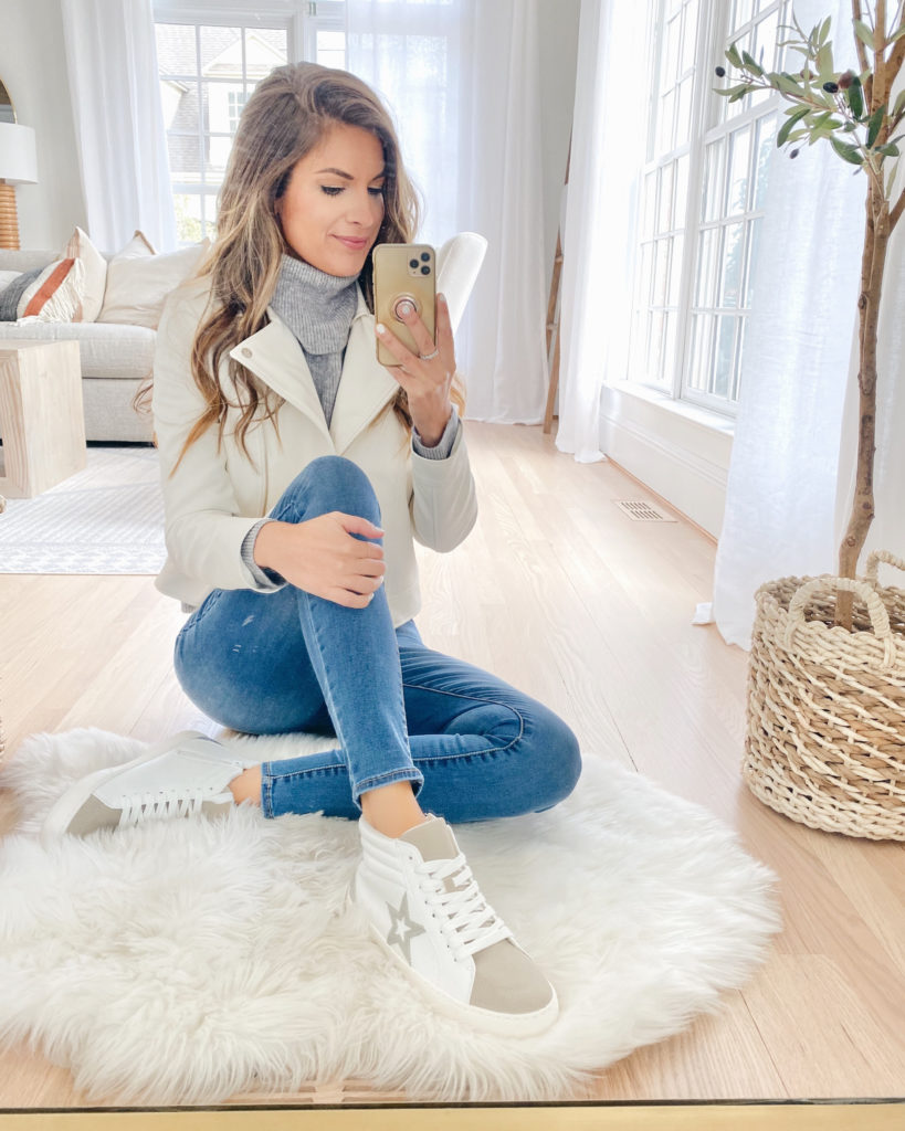 casual fall outfit with white high top star sneakers and skinny jeans