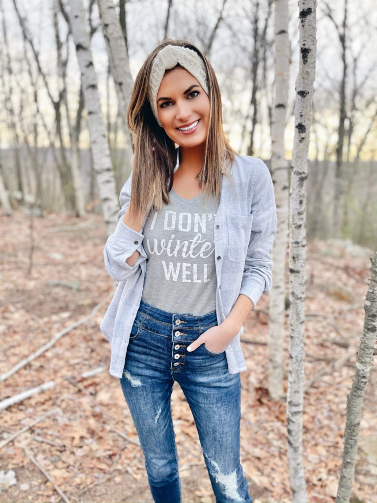 cute graphic tee outfit with button fly jeans