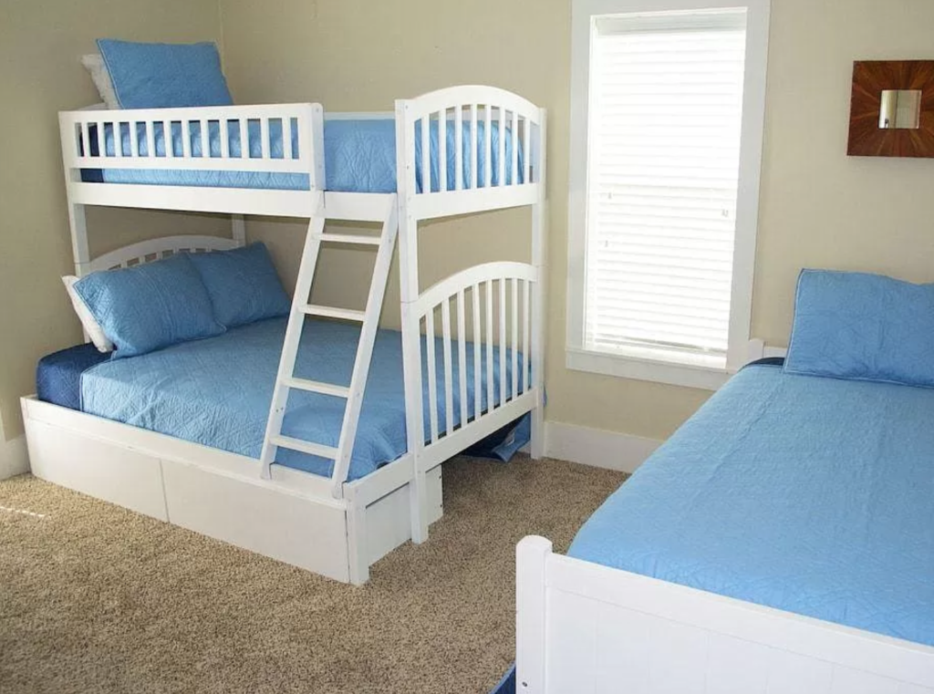 bungalow before photo of the bunk room - stayon30a