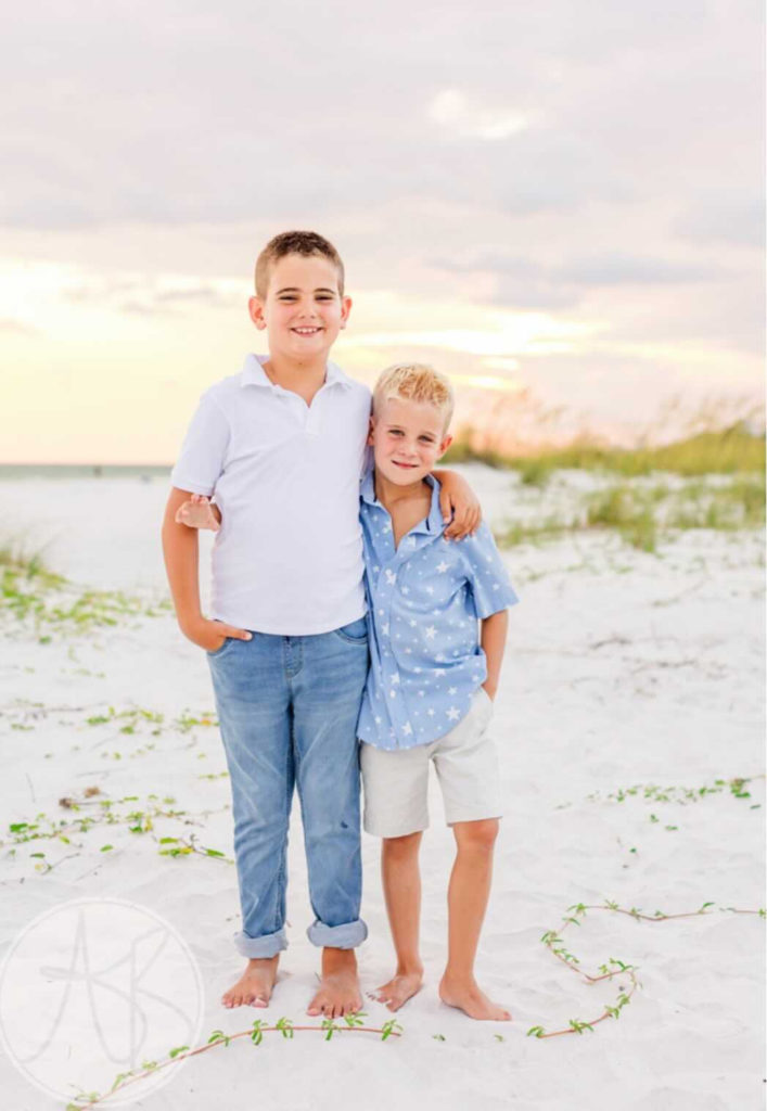 kids outfit ideas for family summer beach photos